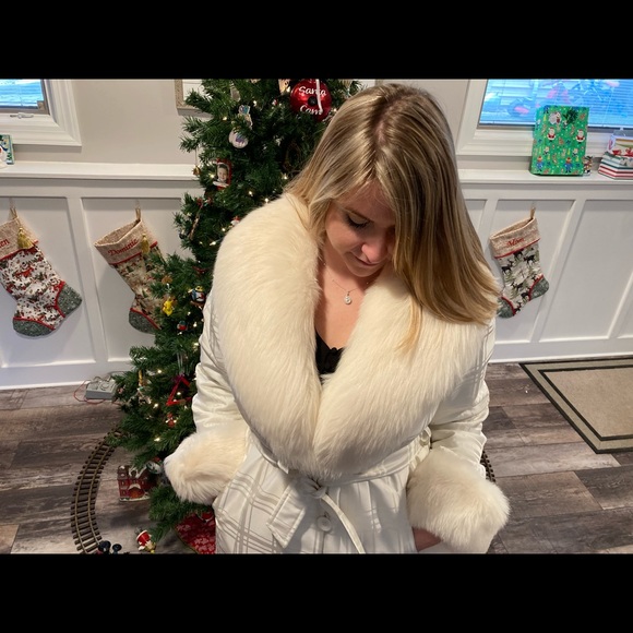 White coat with fox fur collar and cuffs with rabbit lining - Picture 2 of 9